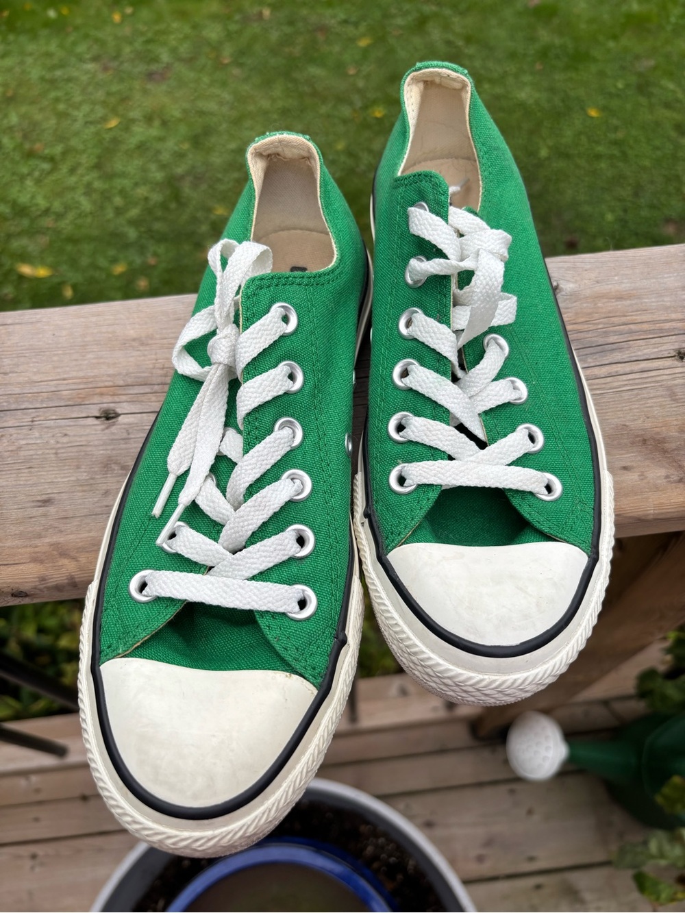 Green “Chucks” Converse Low Top Unisex Sneakers - Men 5 Women 7